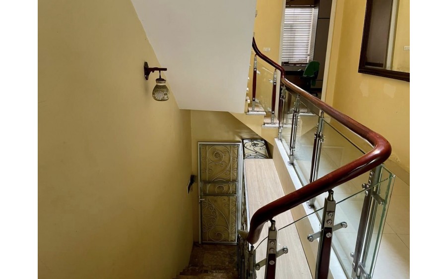 CHO THUÊ NHÀ LIỀN KỀ Ô TÔ TRÁNH NGUYỄN VĂN LỘC 4 TẦNG, 78M2, 4N, 4 WC Ở, VP - 33 TRIỆU (CÓ TL)